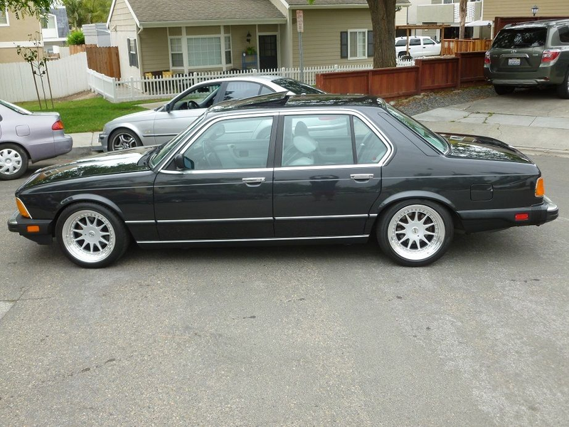 Illustration for article titled For $15,000, This 1986 BMW L7 Is The Lap of Luxury